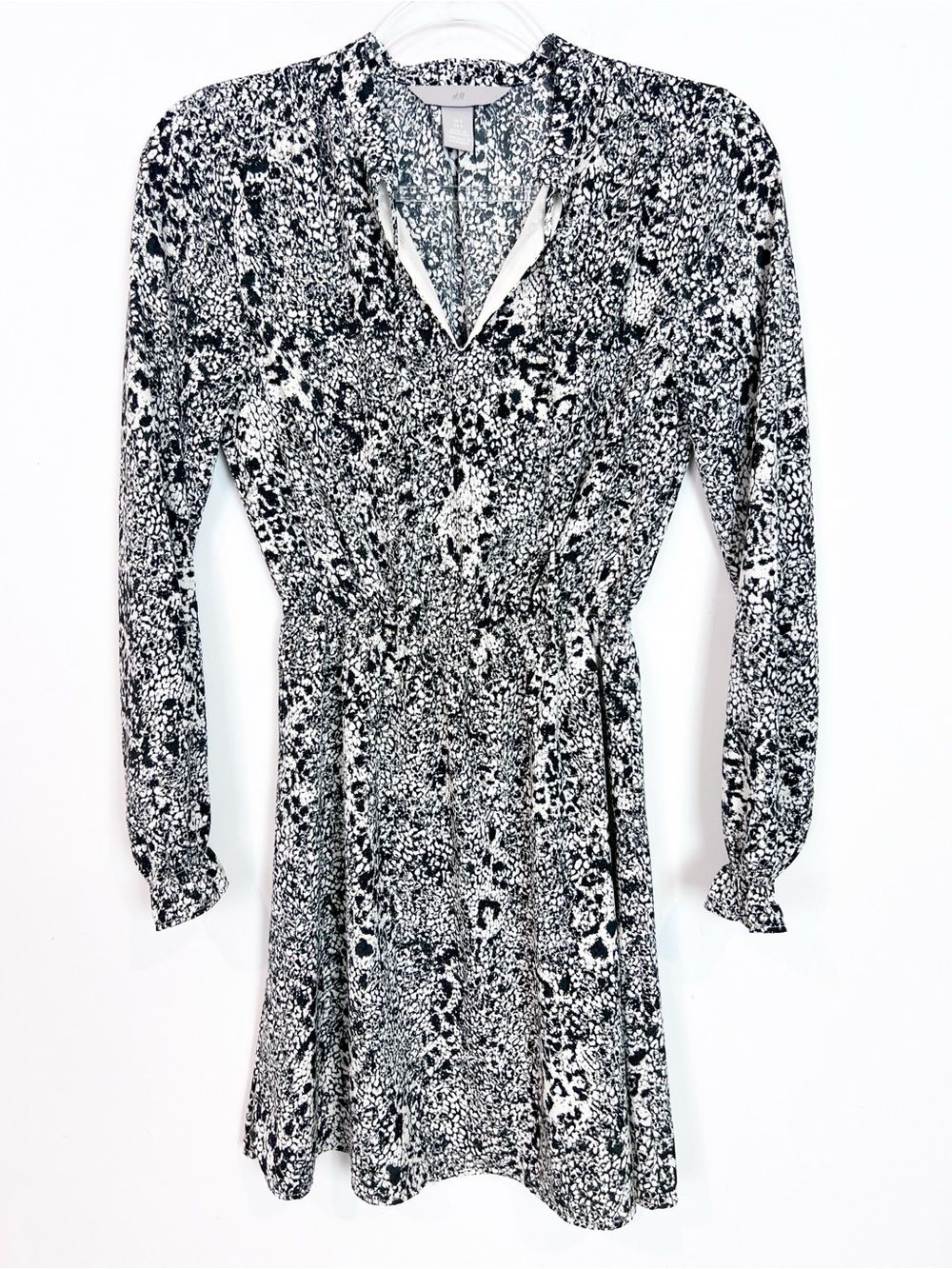 H&M OFF-WHITE BLACK PATTERN SMOCKED CUFF FIT & FLARE DRESS WOMENS SZ 0